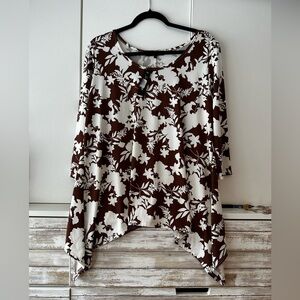 NWT. Lexington Ave., Brown and white tunic in size 1 X.